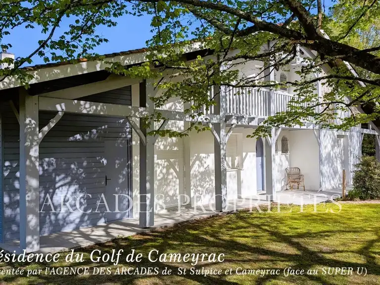 Maison Saint-Sulpice-et-Cameyrac - 4 chambres - 209m²