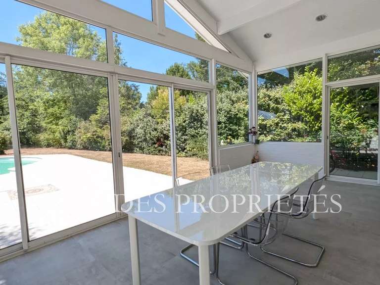 Maison Saint-Sulpice-et-Cameyrac - 4 chambres - 209m²