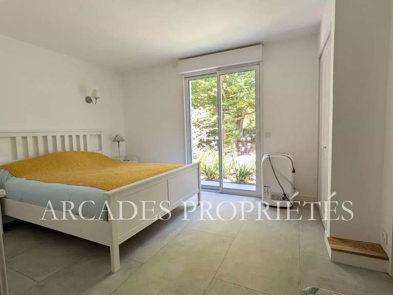 Maison Saint-Sulpice-et-Cameyrac - 4 chambres - 209m²