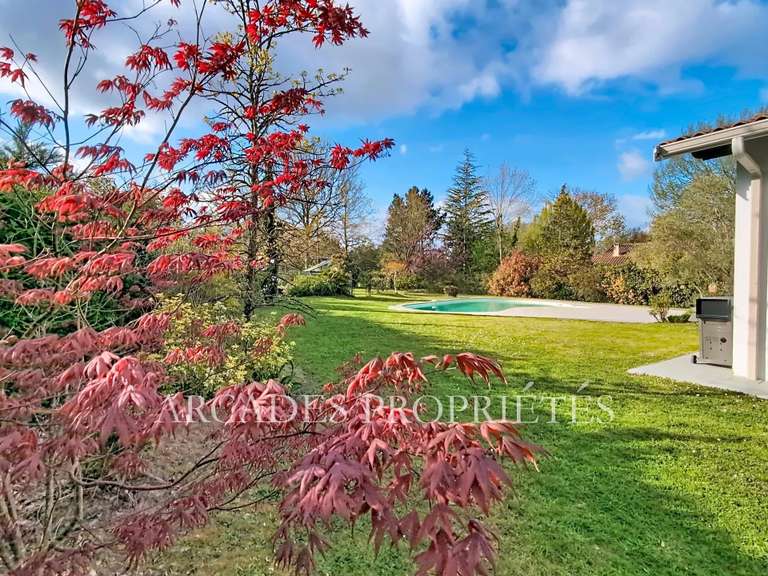 Maison Saint-Sulpice-et-Cameyrac - 4 chambres - 209m²