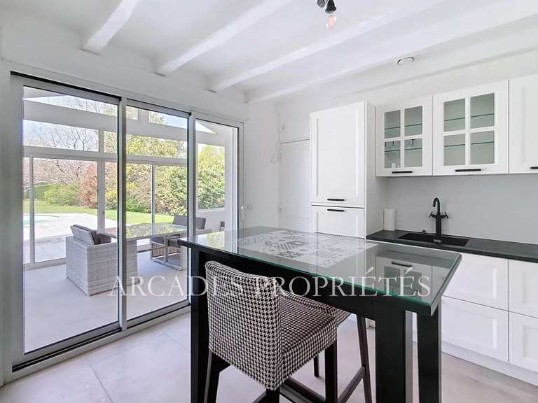 Maison Saint-Sulpice-et-Cameyrac - 4 chambres - 209m²