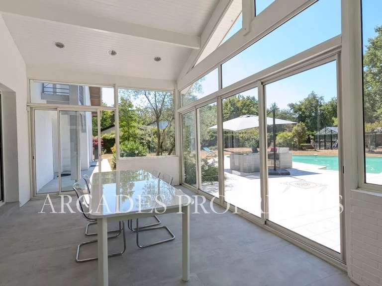 Maison Saint-Sulpice-et-Cameyrac - 4 chambres - 209m²