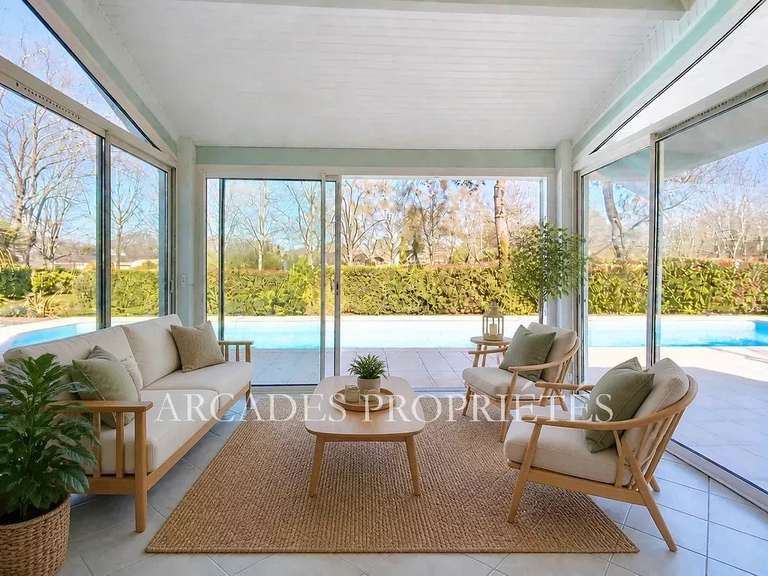 Maison Saint-Sulpice-et-Cameyrac - 4 chambres - 204m²