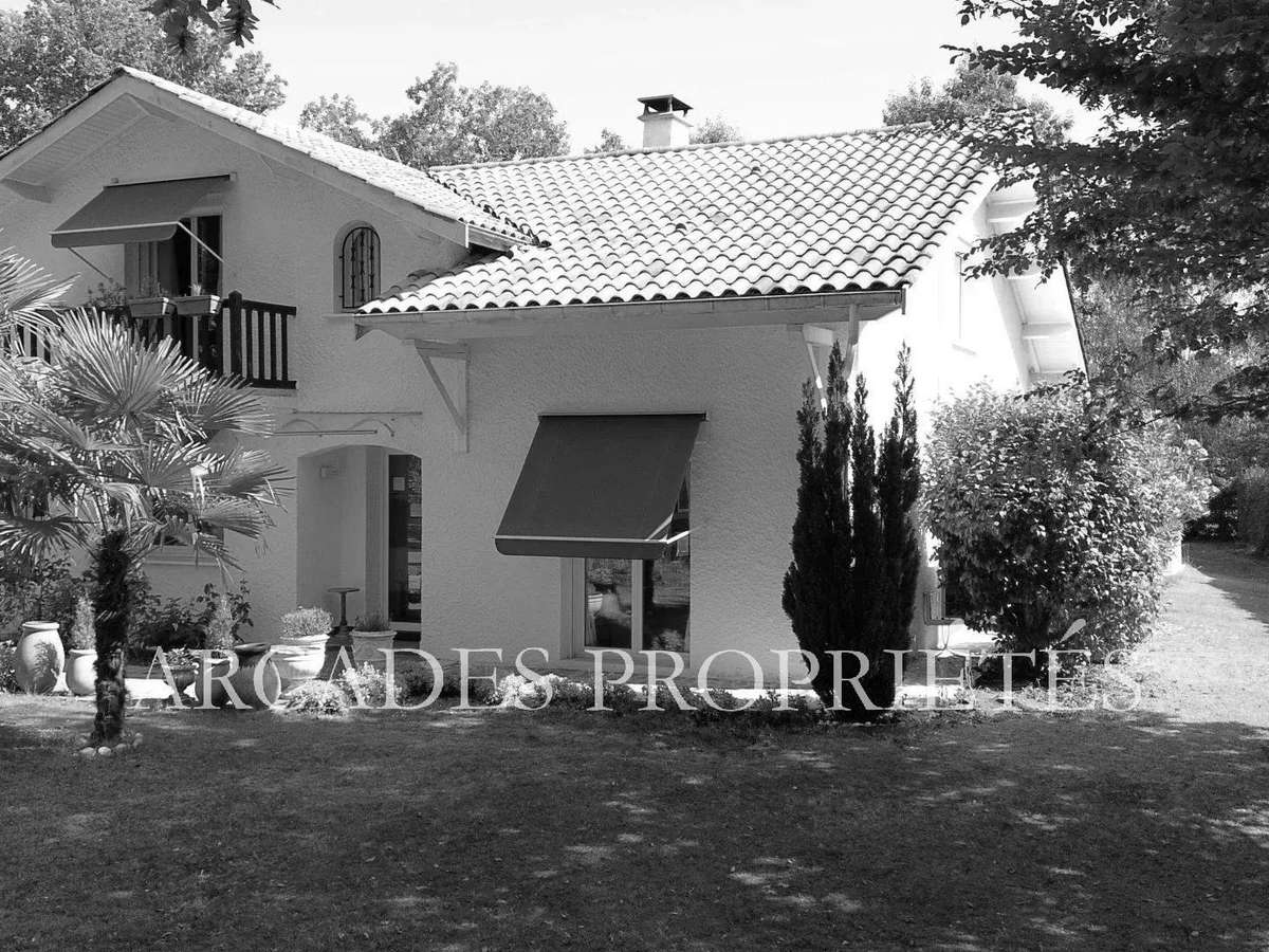 House Saint-Sulpice-et-Cameyrac