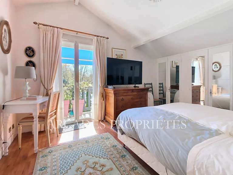 Maison Saint-Sulpice-et-Cameyrac - 4 chambres - 194m²