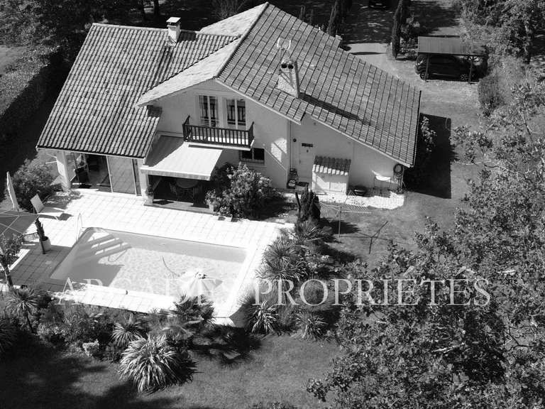 Maison Saint-Sulpice-et-Cameyrac - 4 chambres - 204m²