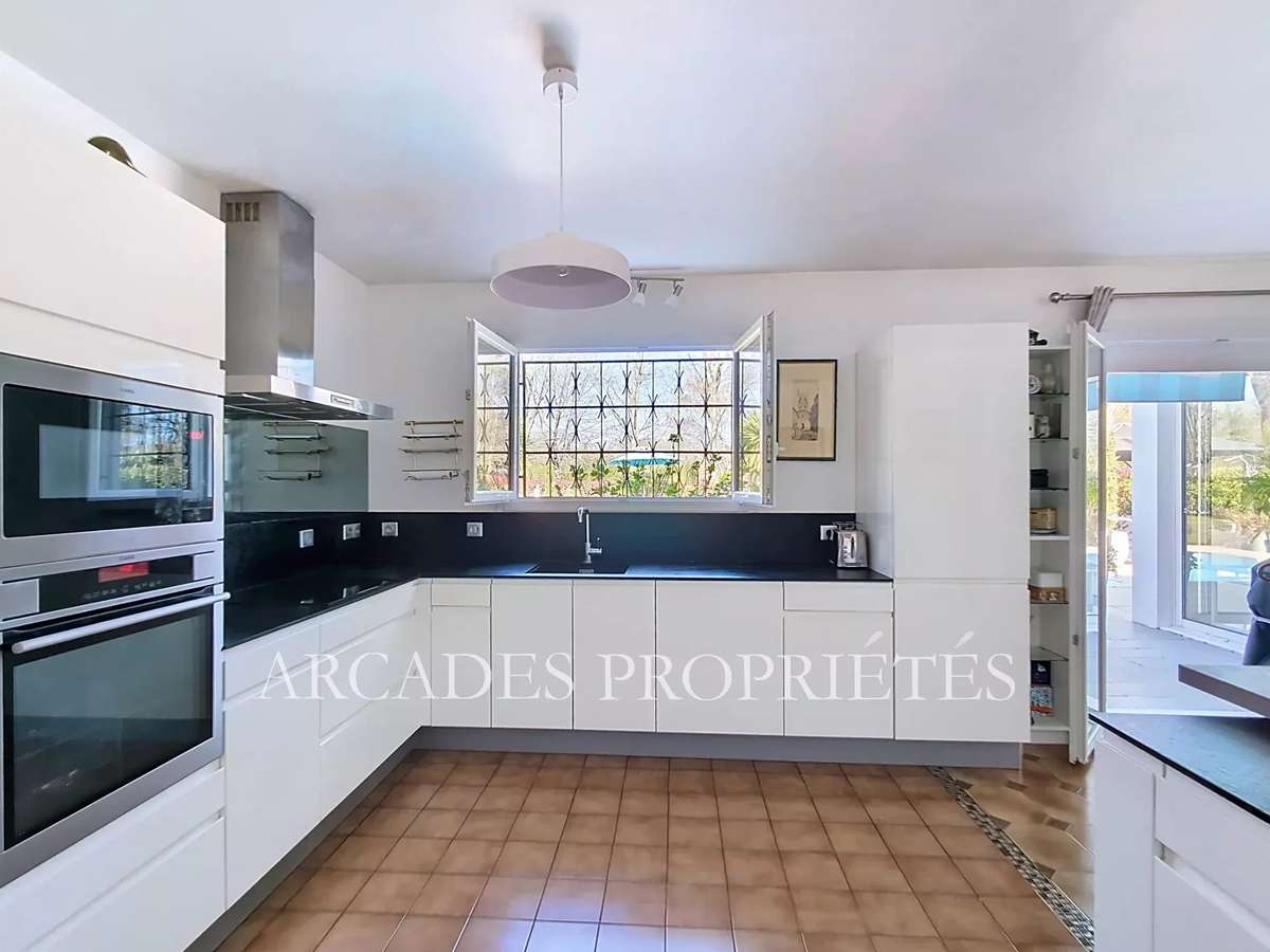 House Saint-Sulpice-et-Cameyrac