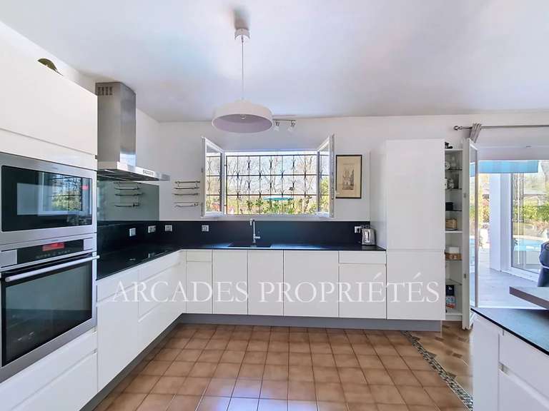 Maison Saint-Sulpice-et-Cameyrac - 4 chambres - 194m²