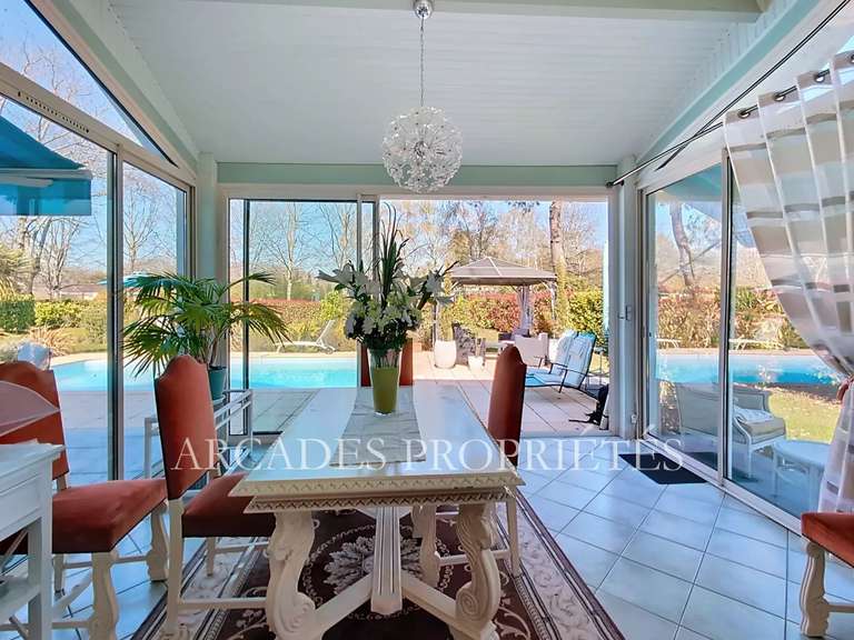 Maison Saint-Sulpice-et-Cameyrac - 4 chambres - 194m²