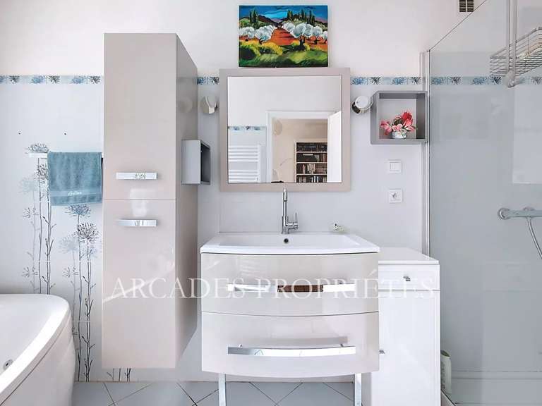 Maison Saint-Sulpice-et-Cameyrac - 4 chambres - 194m²