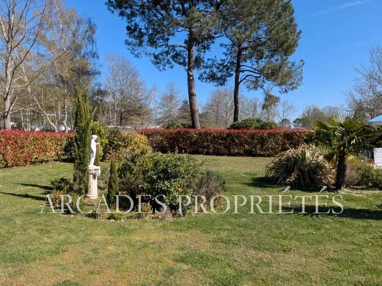 Maison Saint-Sulpice-et-Cameyrac - 4 chambres - 194m²