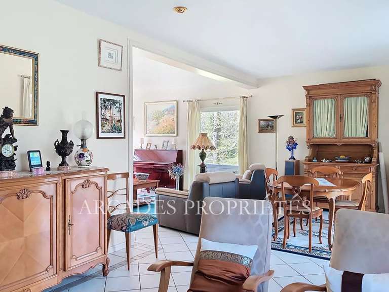 Maison Saint-Sulpice-et-Cameyrac - 4 chambres - 210m²