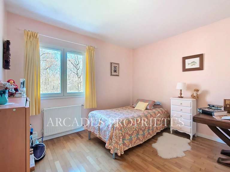 Maison Saint-Sulpice-et-Cameyrac - 4 chambres - 210m²