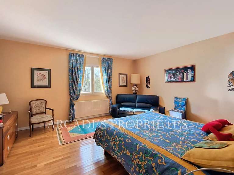 Maison Saint-Sulpice-et-Cameyrac - 4 chambres - 210m²