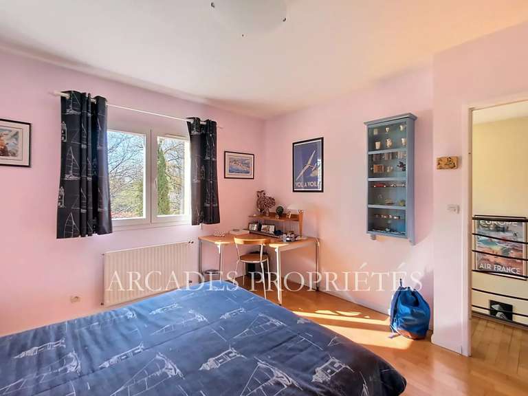 Maison Saint-Sulpice-et-Cameyrac - 4 chambres - 210m²