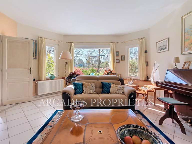 Maison Saint-Sulpice-et-Cameyrac - 4 chambres - 210m²