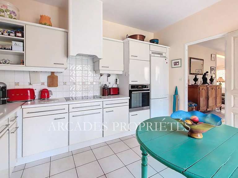 Maison Saint-Sulpice-et-Cameyrac - 4 chambres - 210m²