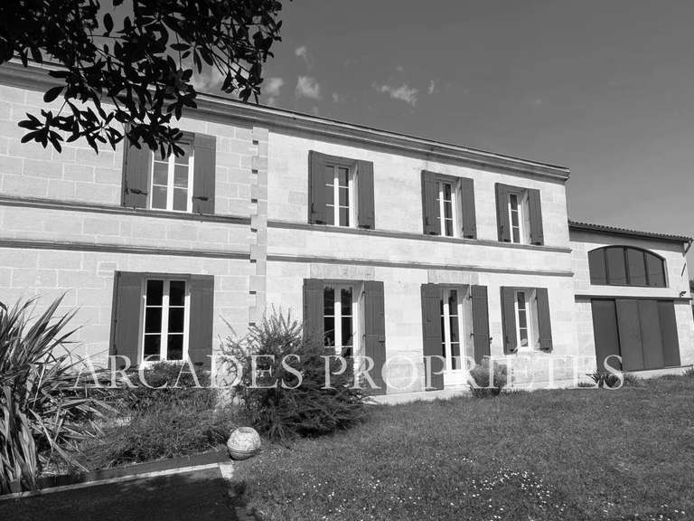 Maison Saint-Sulpice-et-Cameyrac - 8 chambres - 440m²