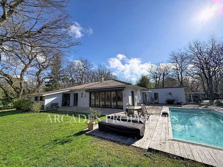 Maison Saint-Sulpice-et-Cameyrac - 3 chambres - 180m²