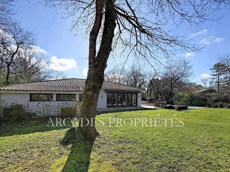 Maison Saint-Sulpice-et-Cameyrac - 3 chambres - 180m²