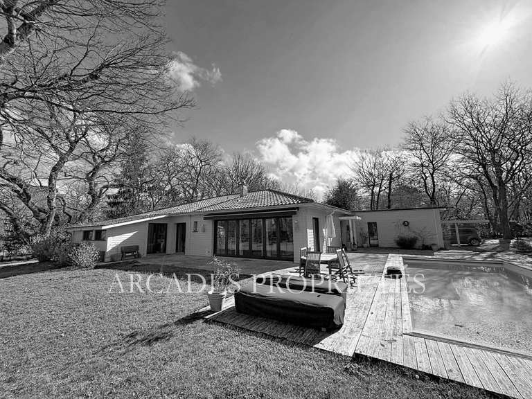 Maison Saint-Sulpice-et-Cameyrac - 3 chambres - 180m²