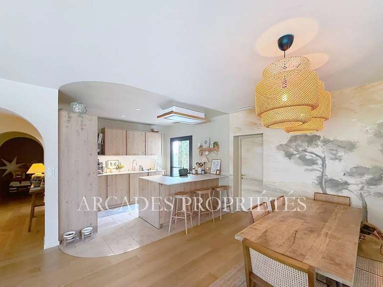 Maison Saint-Sulpice-et-Cameyrac - 3 chambres - 180m²