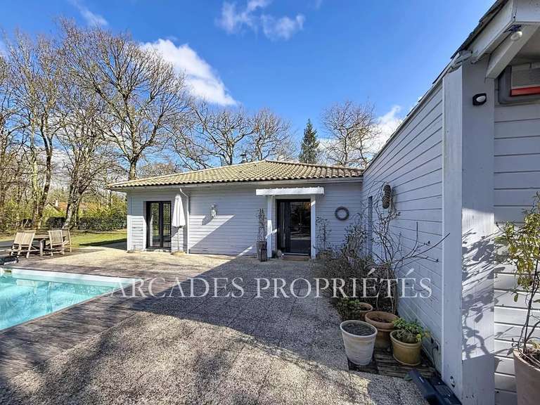 Maison Saint-Sulpice-et-Cameyrac - 3 chambres - 180m²