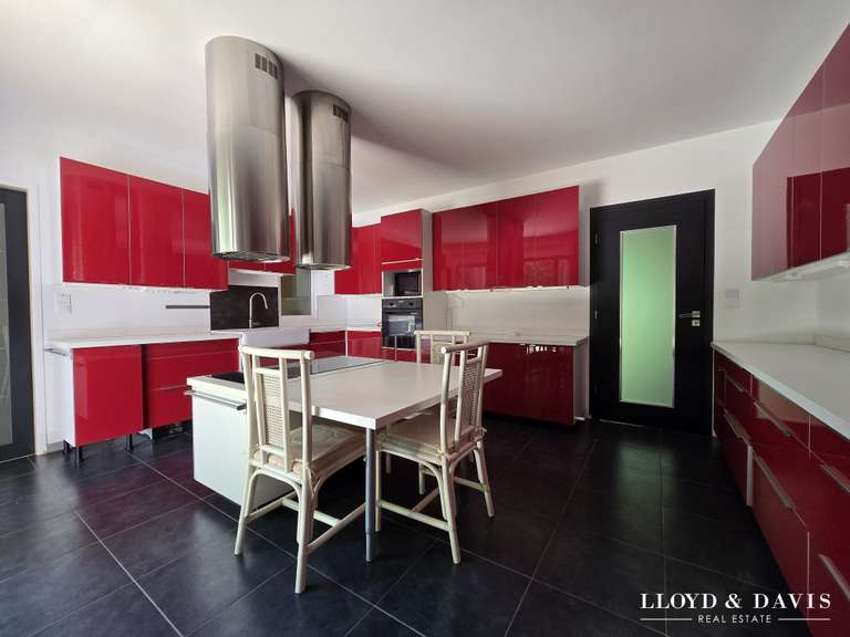 Maison Saint-Sulpice-et-Cameyrac - 3 chambres - 160m²