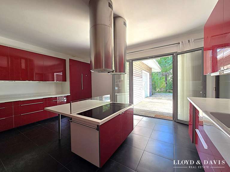 Maison Saint-Sulpice-et-Cameyrac - 3 chambres - 160m²