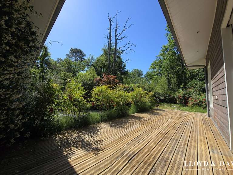 Maison Saint-Sulpice-et-Cameyrac - 3 chambres - 160m²