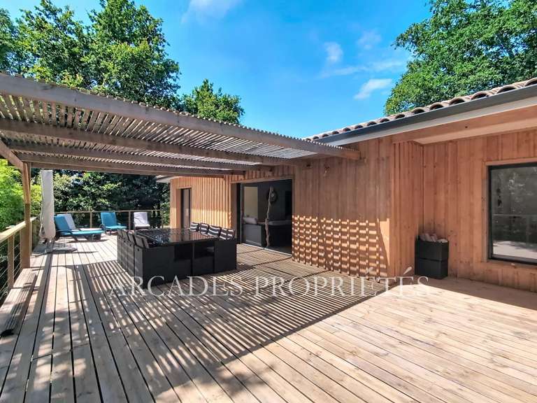Maison Saint-Sulpice-et-Cameyrac - 165m²