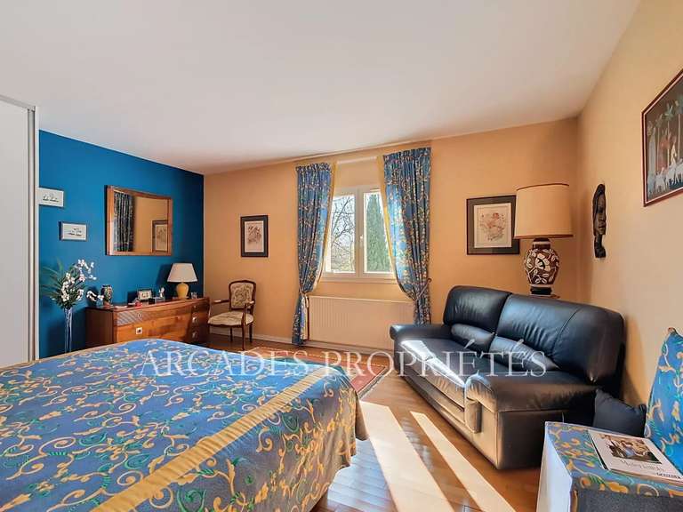 Maison Saint-Sulpice-et-Cameyrac - 4 chambres - 210m²