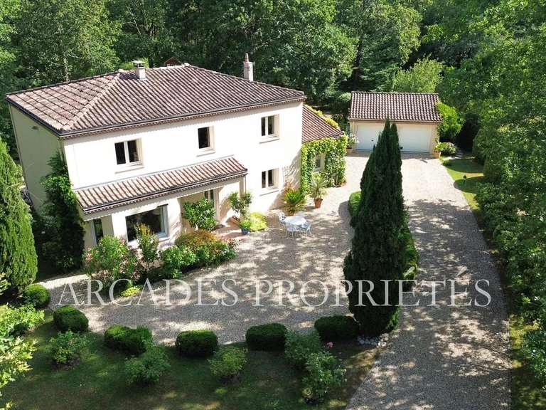 Maison Saint-Sulpice-et-Cameyrac - 4 chambres - 210m²