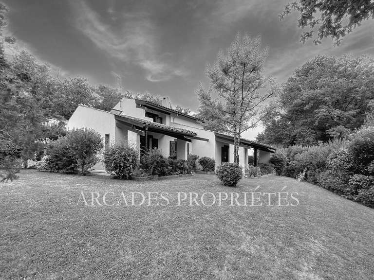 Maison Saint-Sulpice-et-Cameyrac - 4 chambres - 180m²