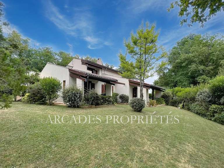 Maison Saint-Sulpice-et-Cameyrac - 4 chambres - 180m²