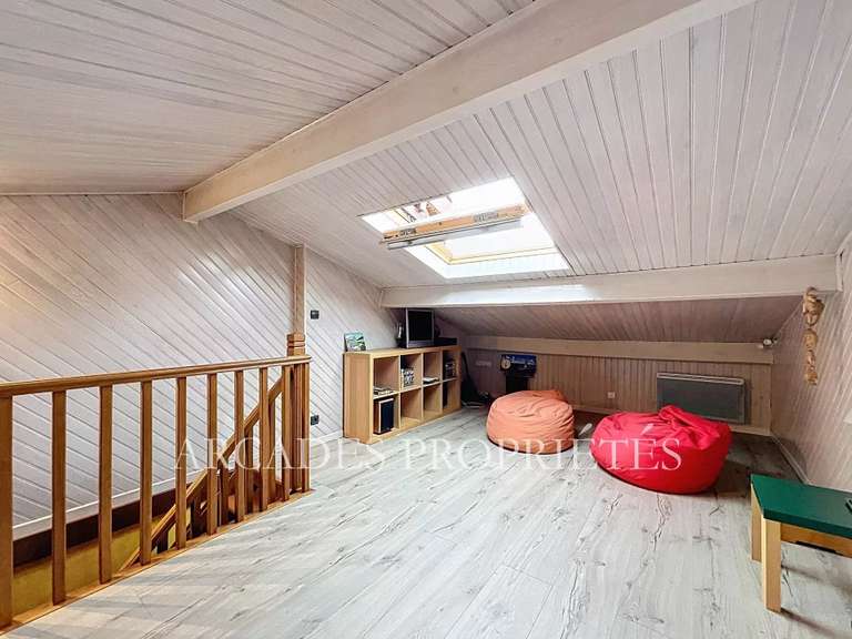 Maison Saint-Sulpice-et-Cameyrac - 4 chambres - 180m²