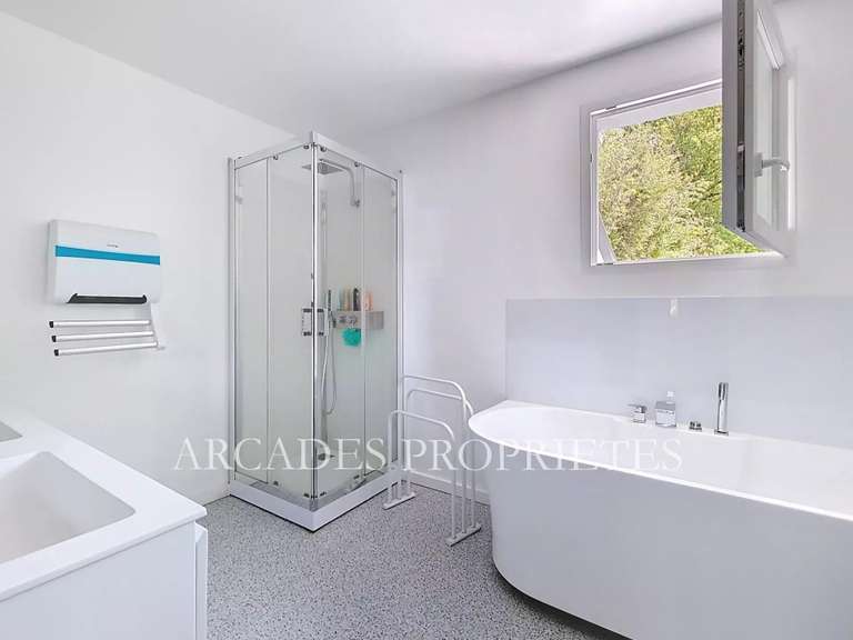 Villa Saint-Sulpice-et-Cameyrac - 4 chambres - 5000m²