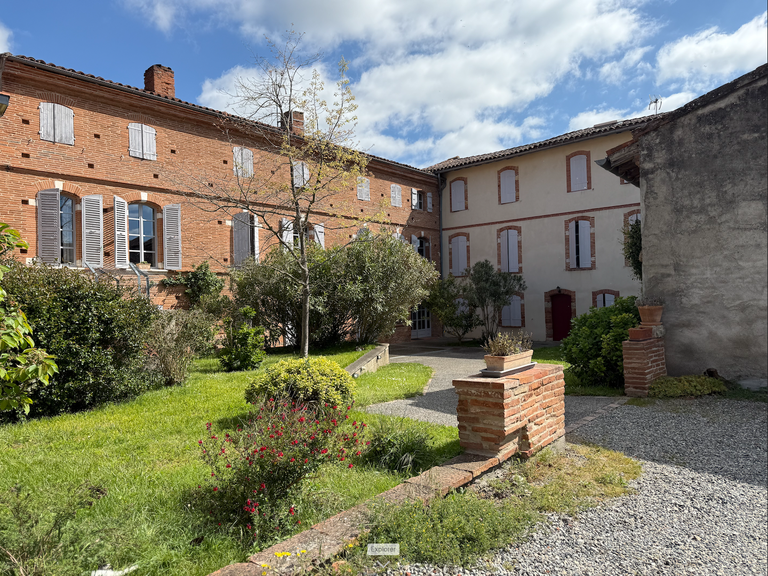 Maison Saint-Sulpice-sur-Lèze - 740m²