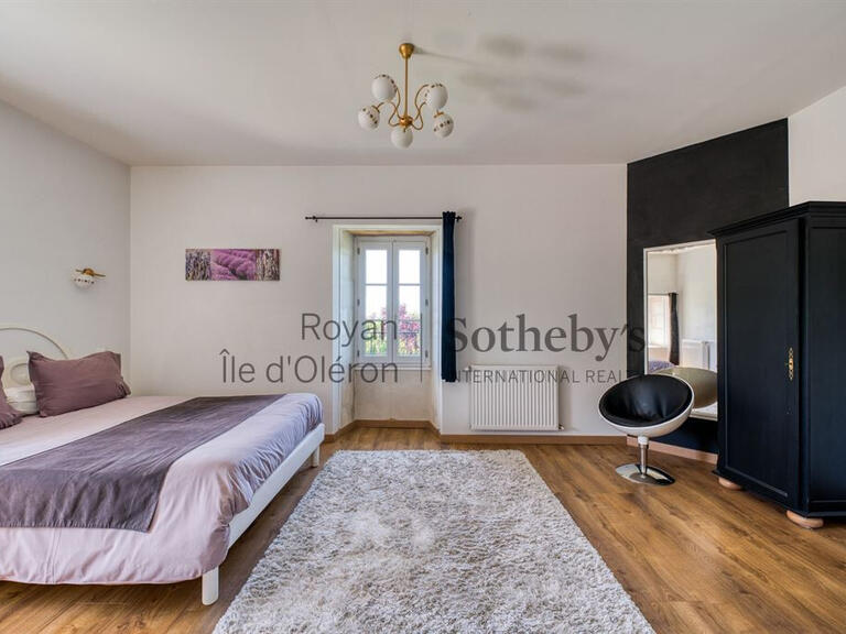 Maison Saint-Thomas-de-Conac - 9 chambres - 458m²