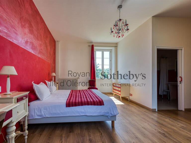 Maison Saint-Thomas-de-Conac - 9 chambres - 458m²