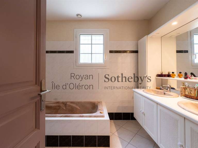 Maison Saint-Trojan-les-Bains - 3 chambres - 150m²