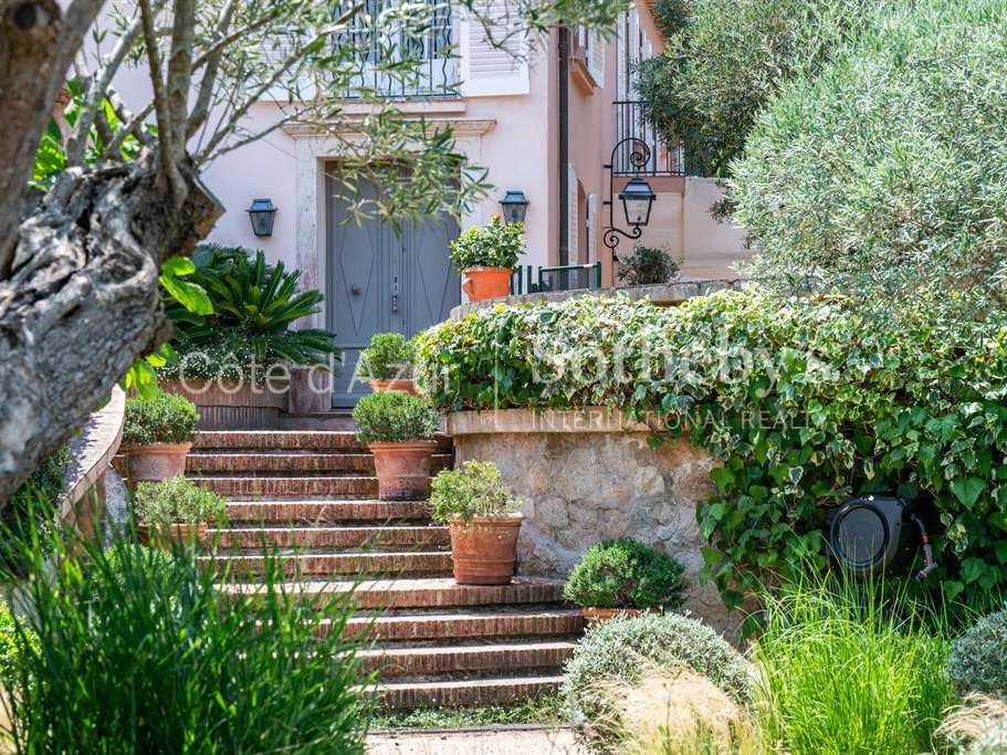 House Saint-Tropez