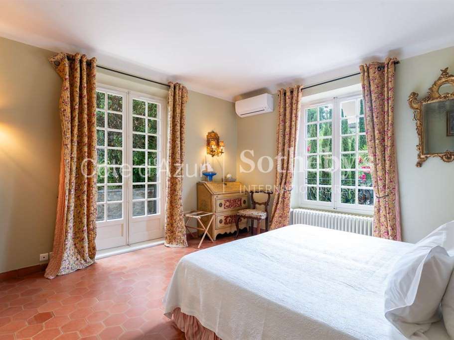 House Saint-Tropez