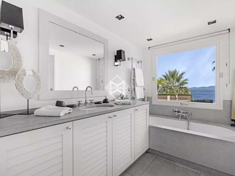 Maison Saint-Tropez - 5 chambres - 207m²