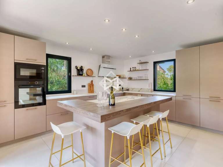 Maison Saint-Tropez - 5 chambres - 255m²