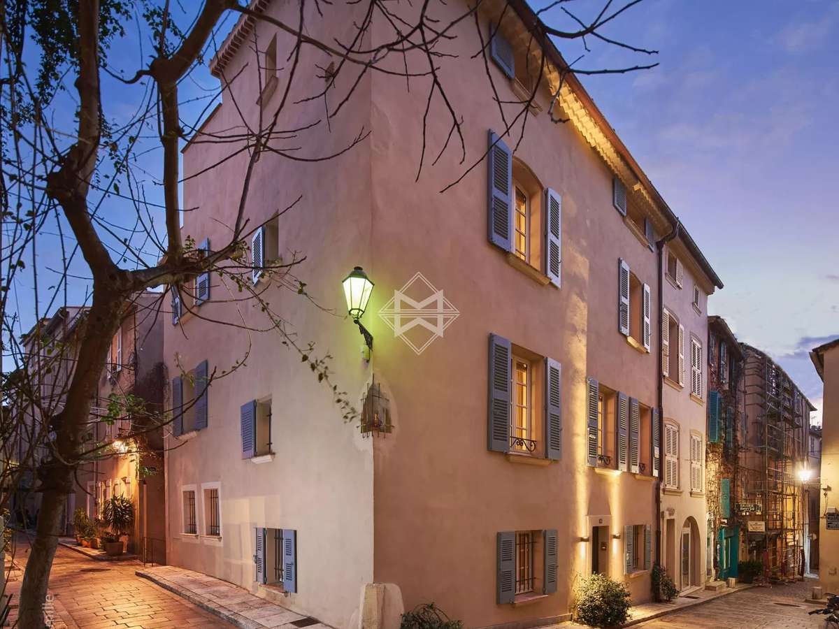 House Saint-Tropez