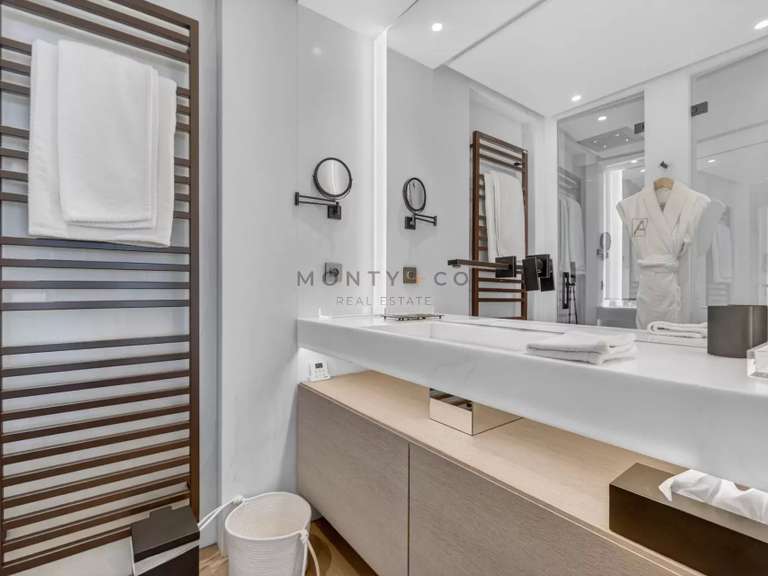 Maison Saint-Tropez - 14 chambres - 1100m²