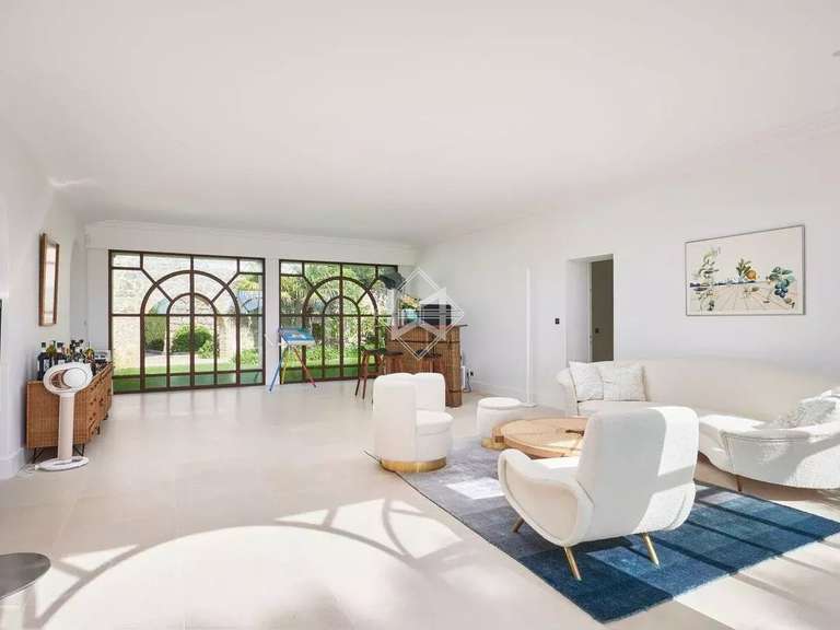 Villa Saint-Tropez - 6 bedrooms - 389m²