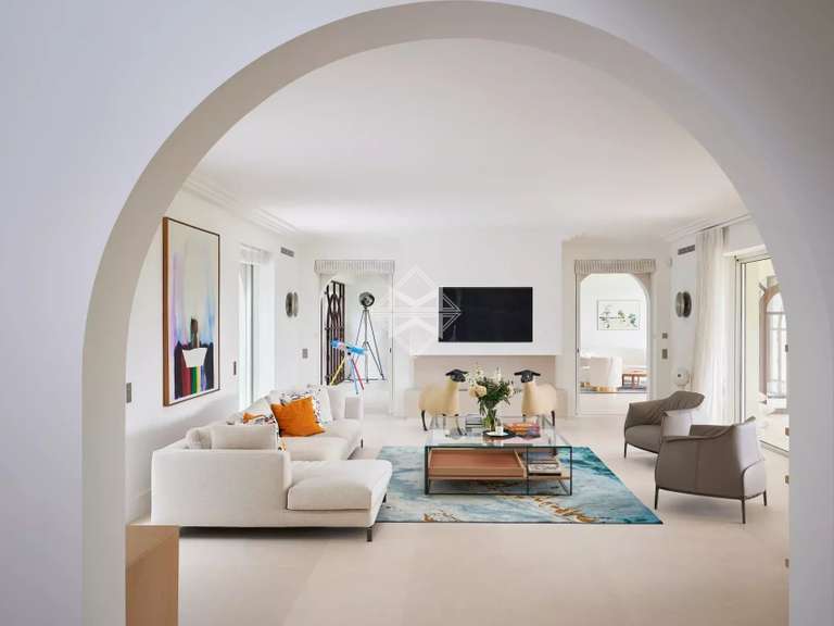 Villa Saint-Tropez - 6 bedrooms - 389m²