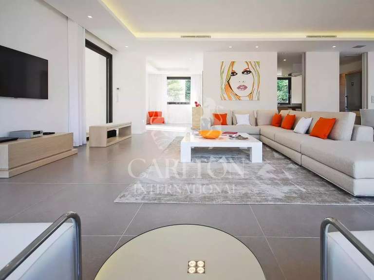 Villa Saint-Tropez - 5 bedrooms - 325m²